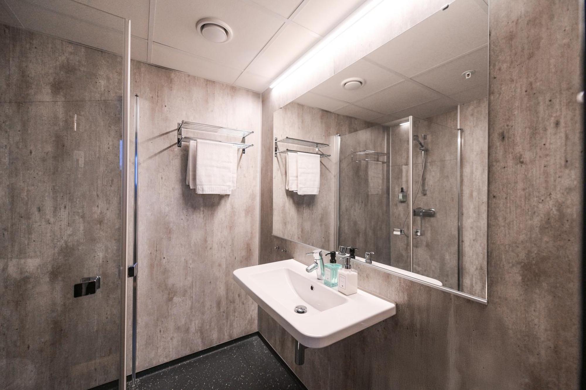 Svalbard Hotell | The Vault Longyearbyen Exterior photo